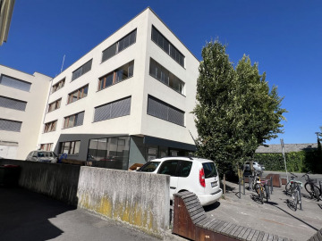 Bild - LICHTDURCHFLUTETE 4-ZIMMER DACHGESCHOSSWOHNUNG DIREKT IM ZENTRUM!